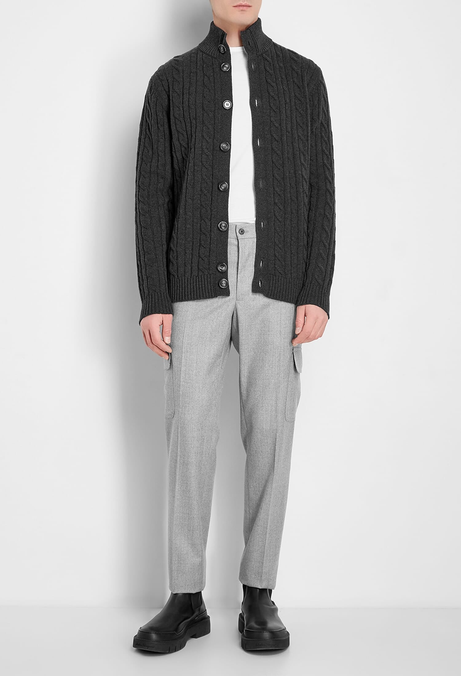 Cardigan a trecce collo alto e chiusura con bottoni
