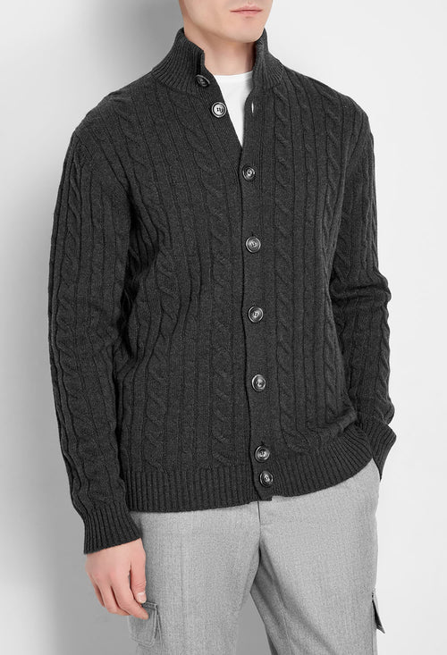 Cardigan a trecce collo alto e chiusura con bottoni