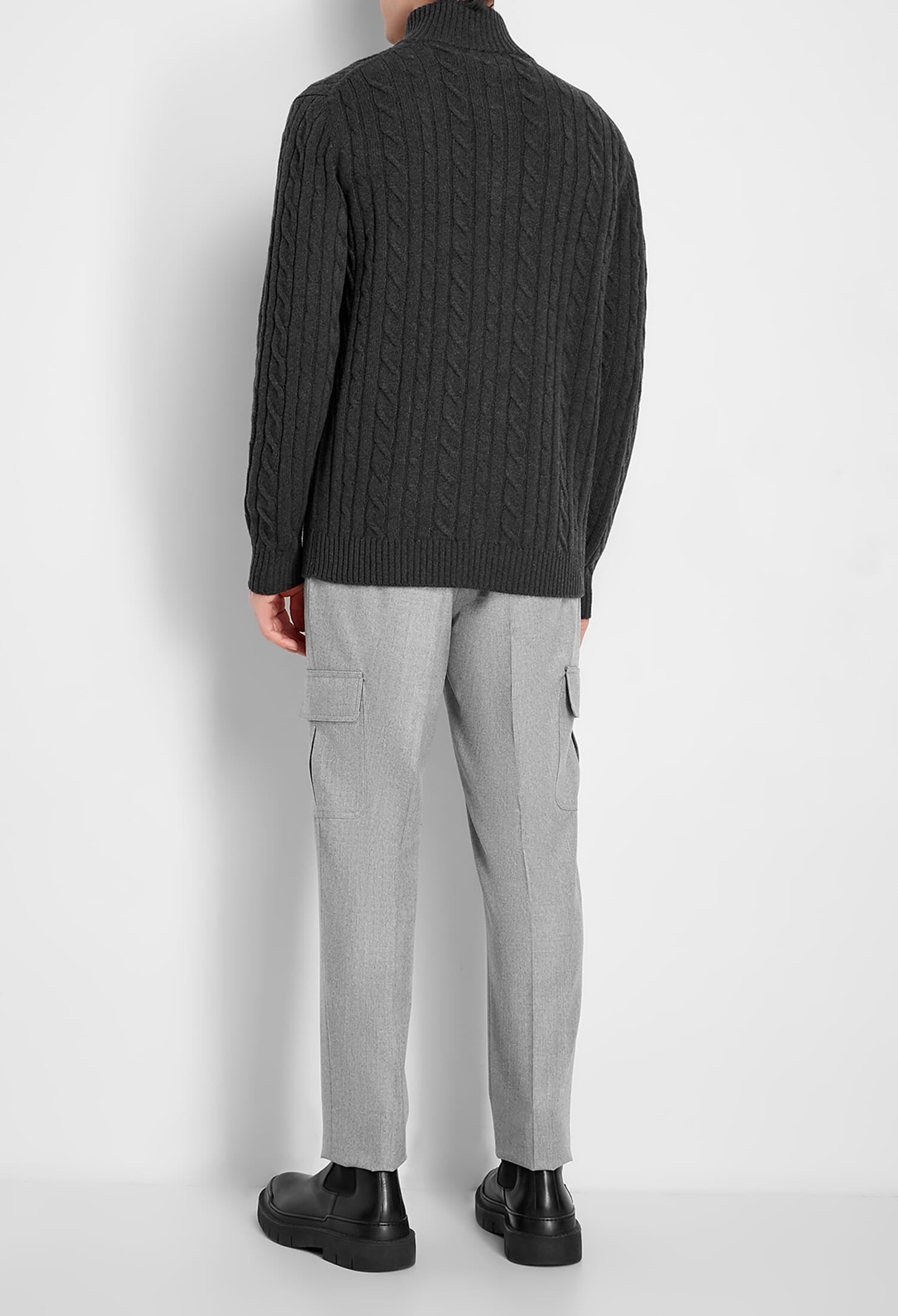 Cardigan a trecce collo alto e chiusura con bottoni