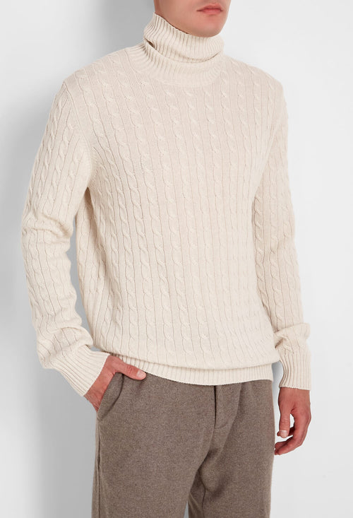 Dolcevita in cashmere a trecce